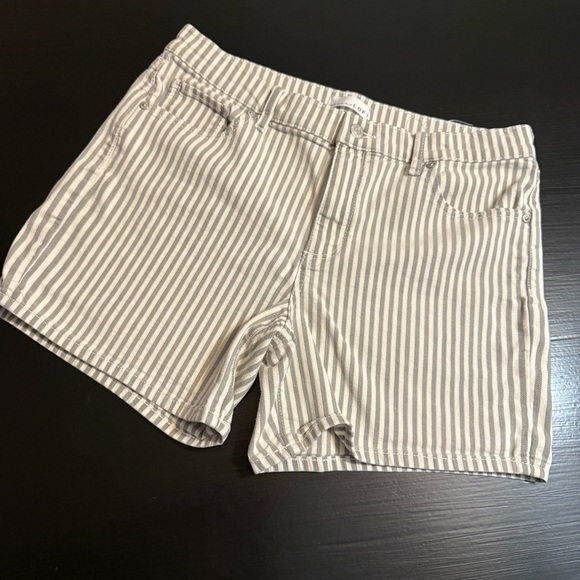 LOFT Pants - LOFT Classic Gray and Cream Striped Fabric shorts